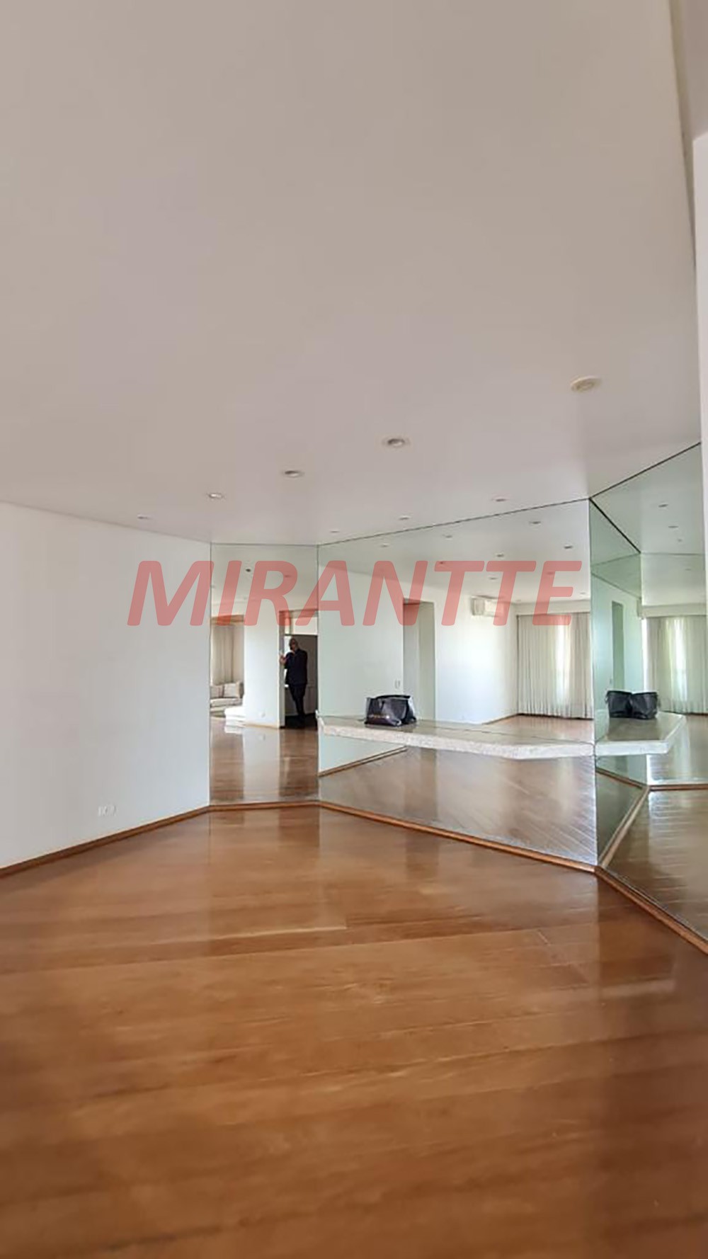 Apartamento de 170m² com 3 quartos em Moema