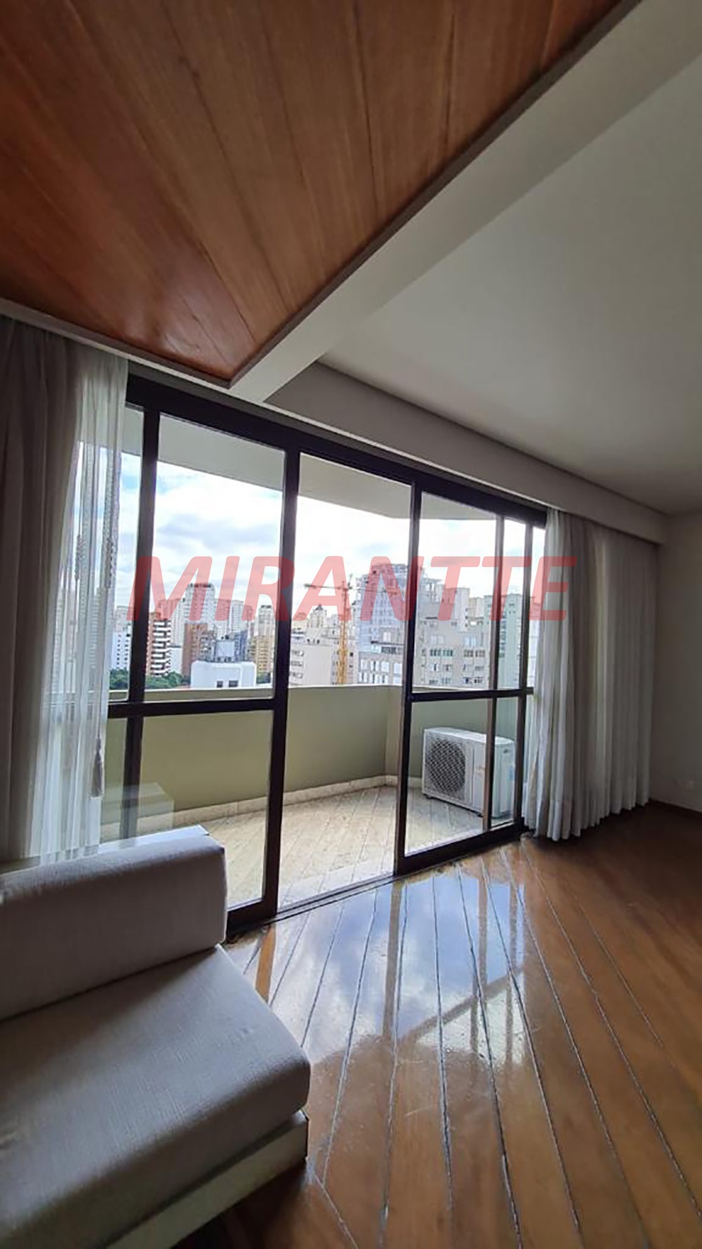 Apartamento de 170m² com 3 quartos em Moema