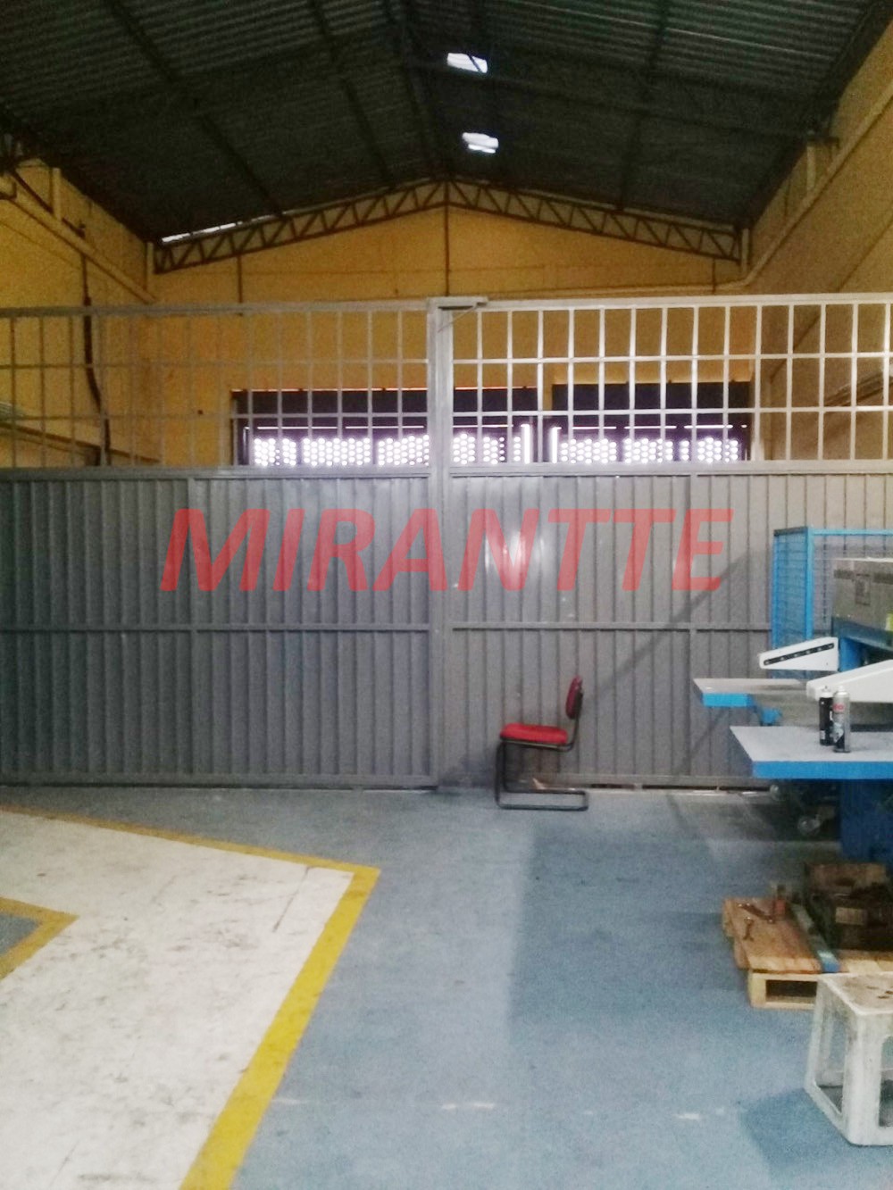 Galpao de 890m² em Parque Peruche
