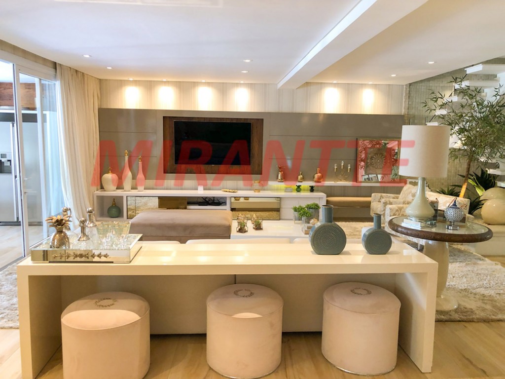 Sobrado de 700m² com 4 quartos em Jardim Virginia Bianca