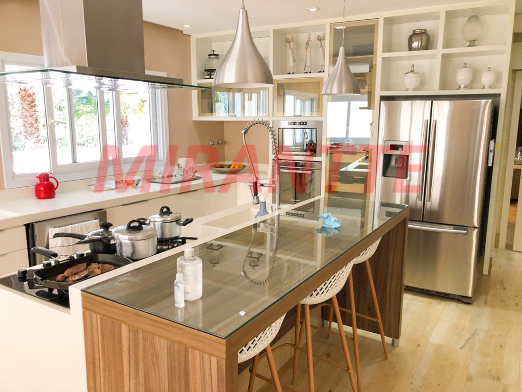 Sobrado de 700m² com 4 quartos em Jardim Virginia Bianca