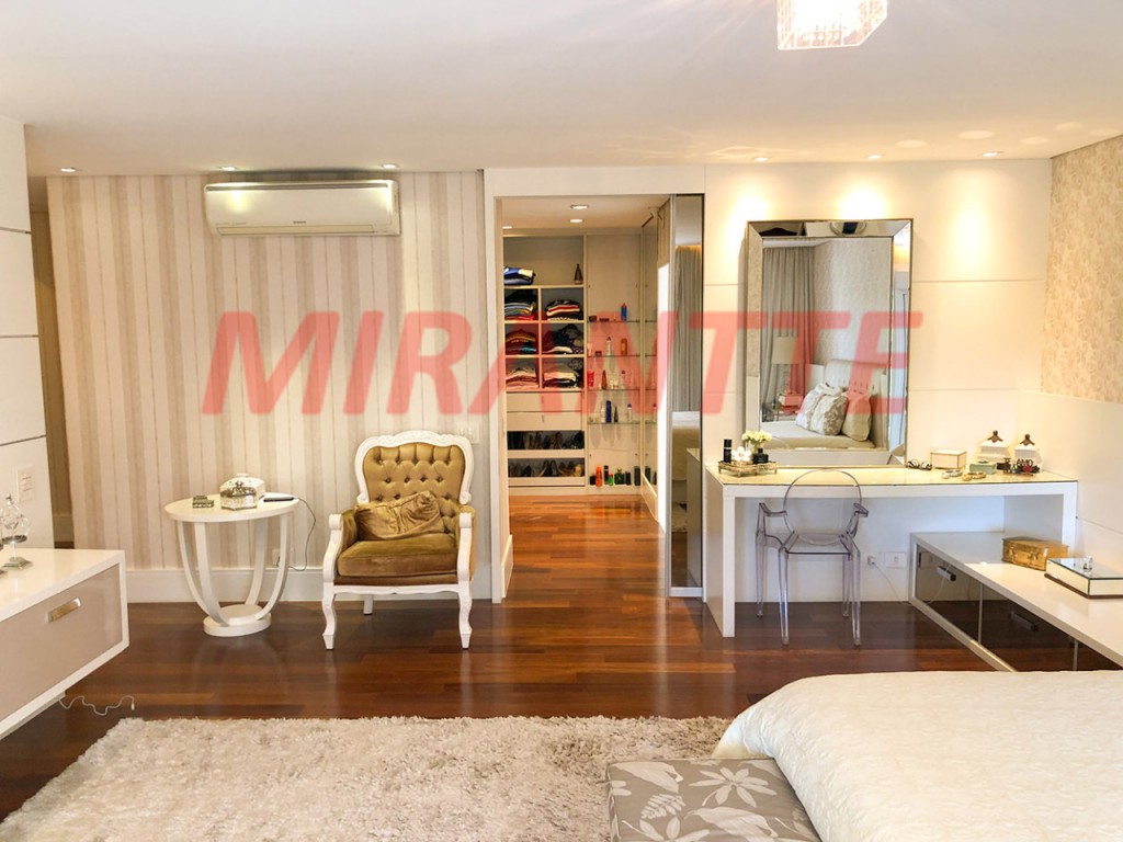Sobrado de 700m² com 4 quartos em Jardim Virginia Bianca