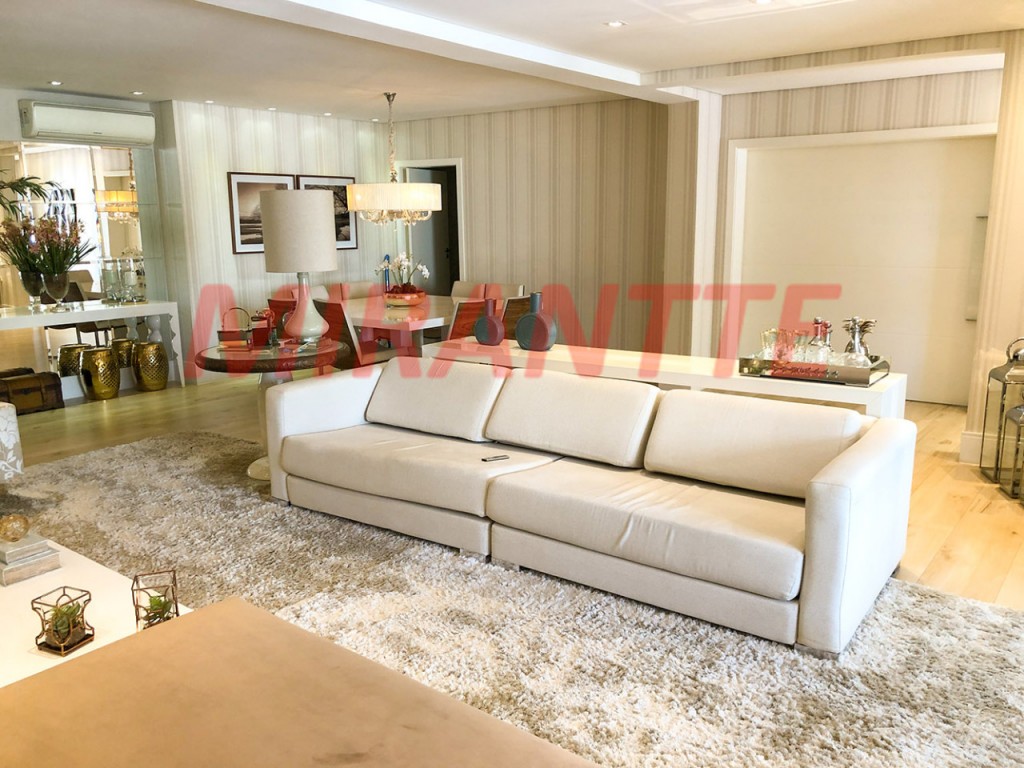 Sobrado de 700m² com 4 quartos em Jardim Virginia Bianca