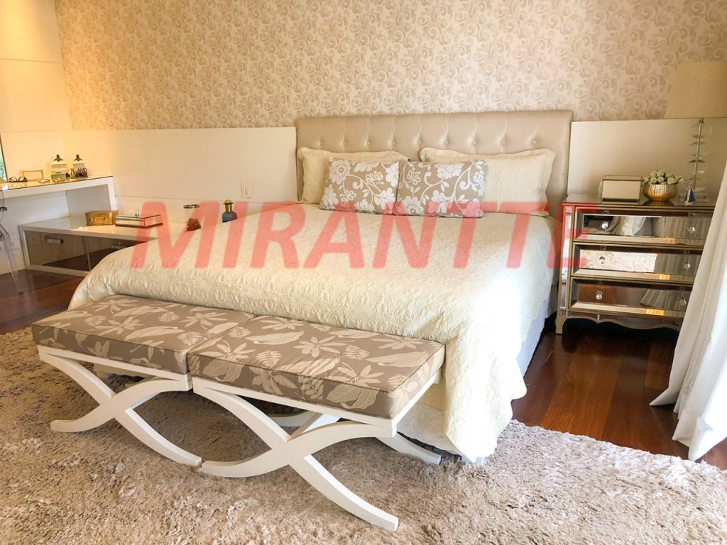 Sobrado de 700m² com 4 quartos em Jardim Virginia Bianca