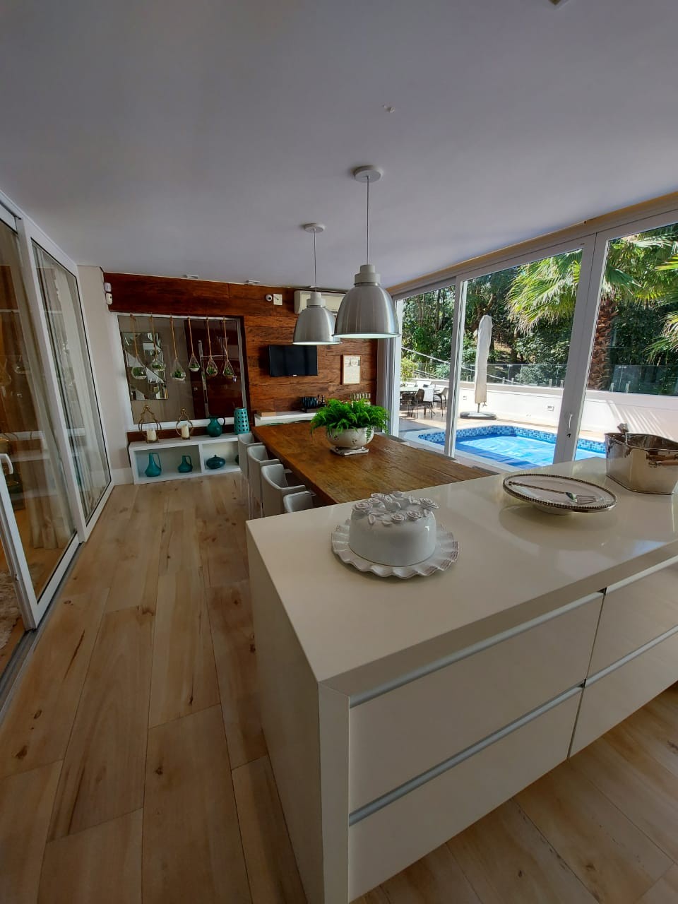Sobrado de 700m² com 4 quartos em Jardim Virginia Bianca