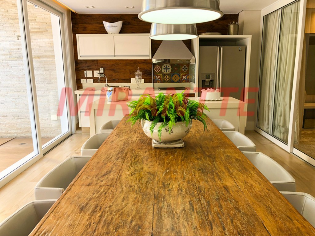 Sobrado de 700m² com 4 quartos em Jardim Virginia Bianca