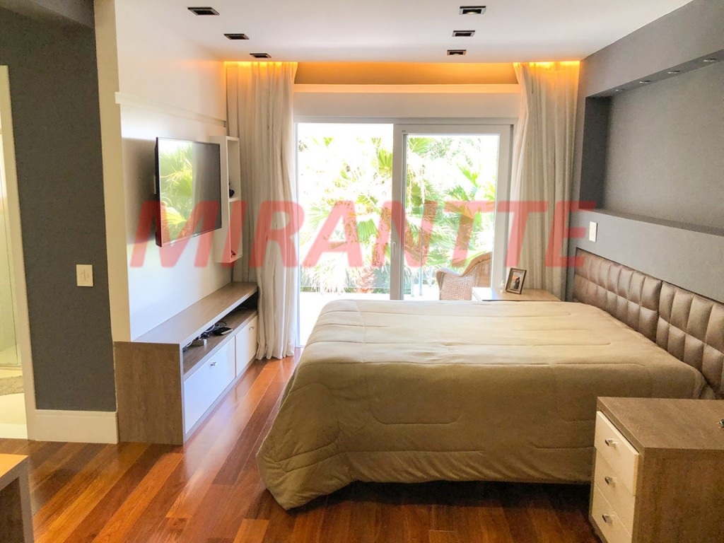 Sobrado de 700m² com 4 quartos em Jardim Virginia Bianca