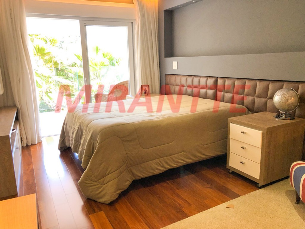 Sobrado de 700m² com 4 quartos em Jardim Virginia Bianca