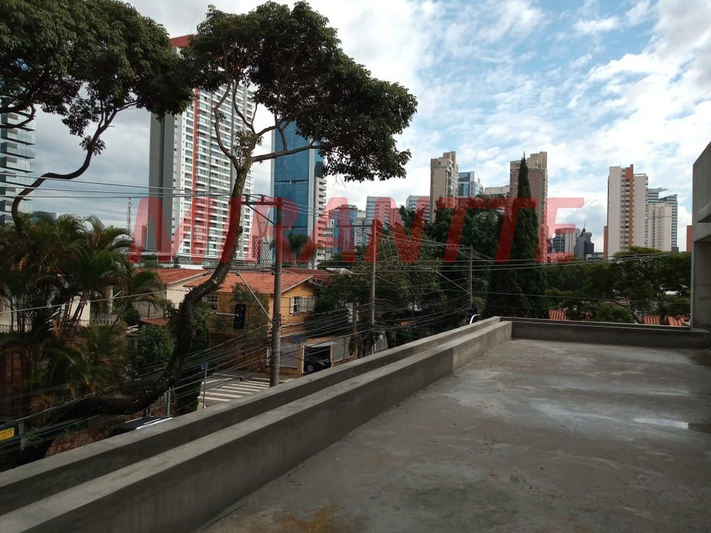 Comercial de 885m² em Brooklin