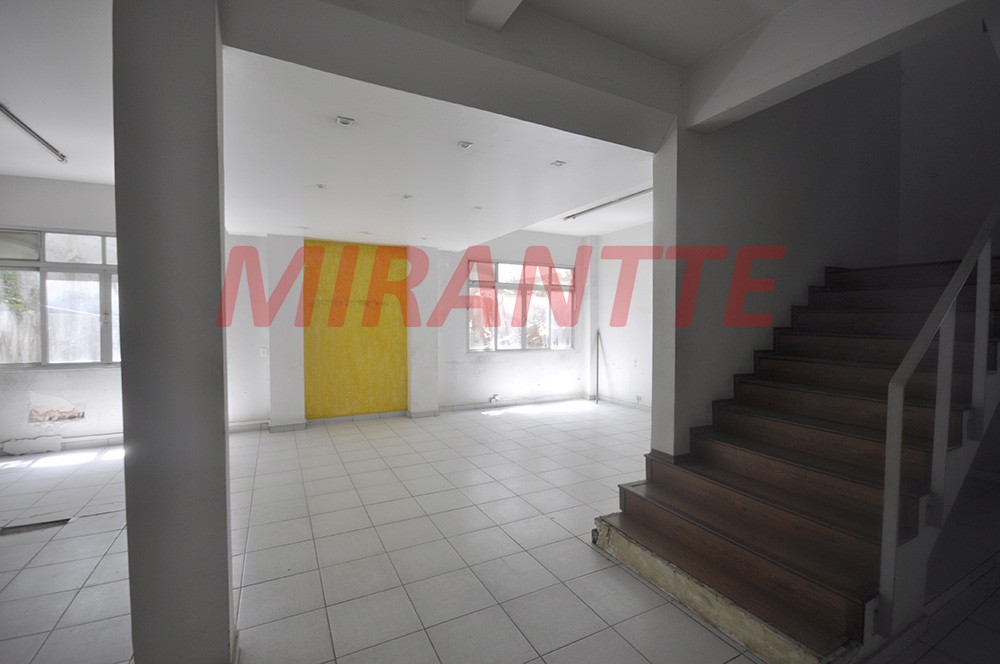 Comercial de 1170m² em Limão