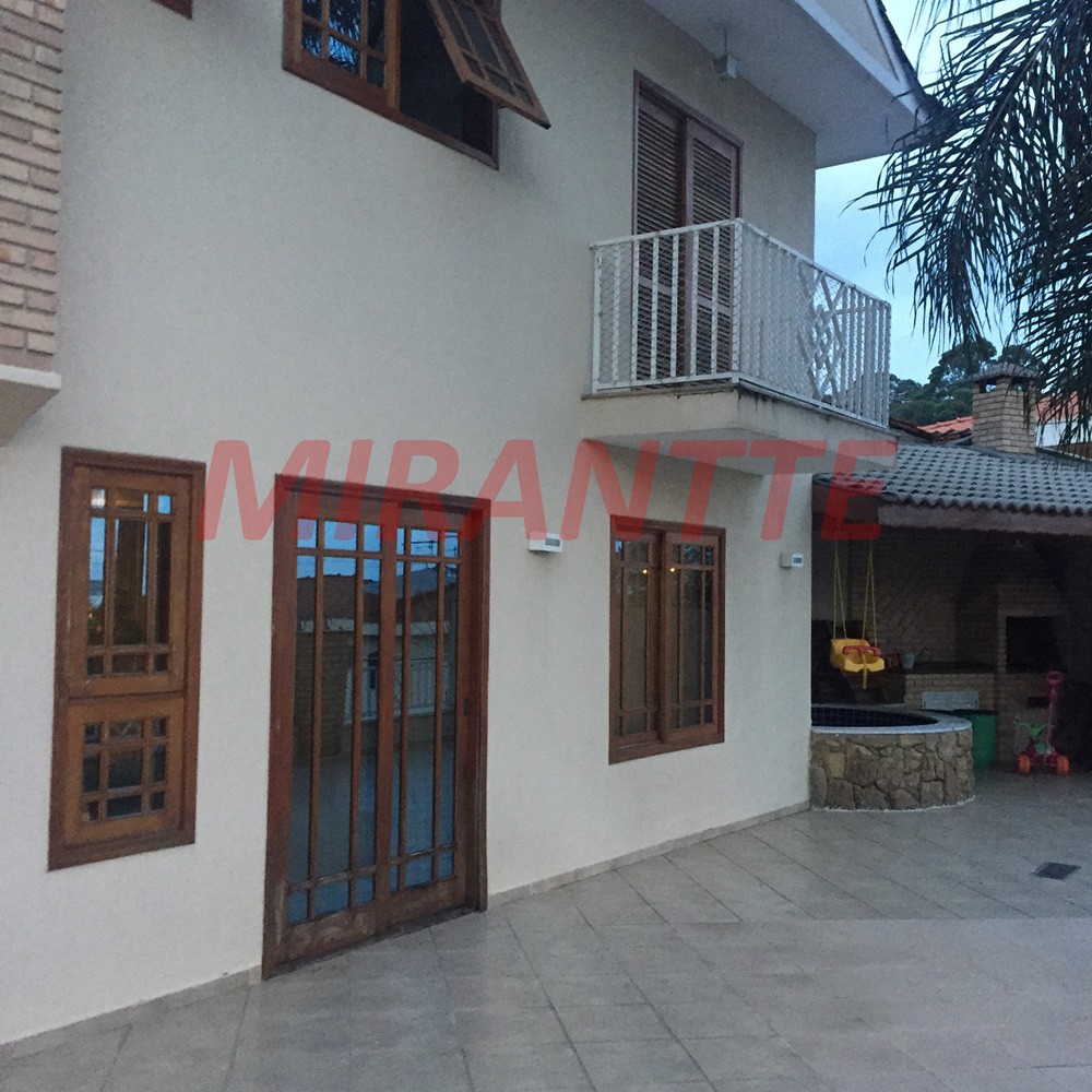 Sobrado de 300m² com 3 quartos em Tremembe
