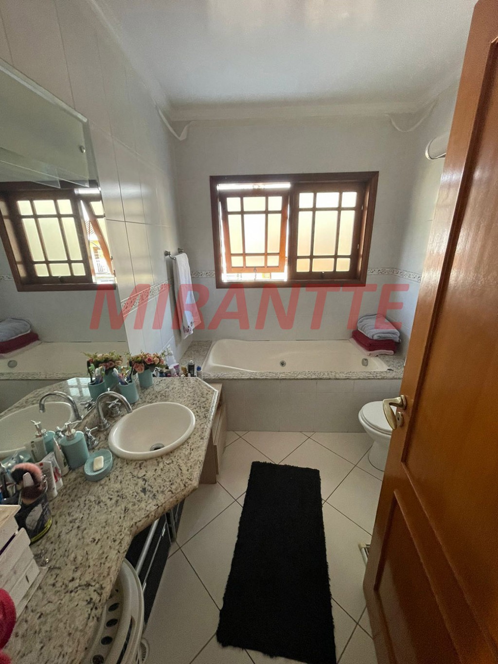 Sobrado de 300m² com 3 quartos em Tremembe