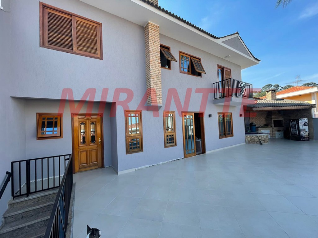 Sobrado de 300m² com 3 quartos em Tremembe