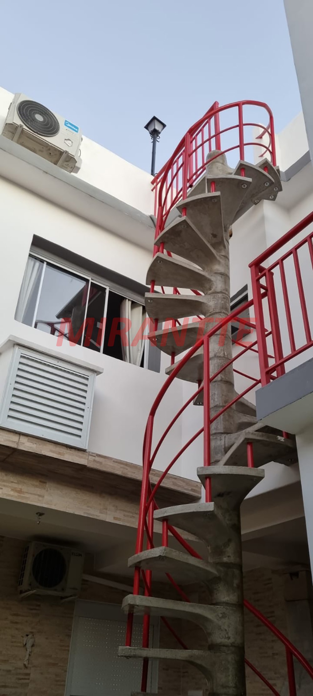 Sobrado de 250m² com 4 quartos em Vila Maria