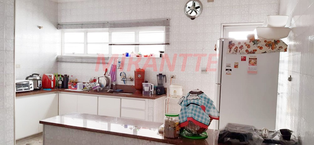 Casa terrea de 216m² com 3 quartos em Barro Branco (Zona Norte)