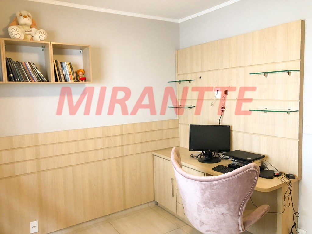 Sobrado de 216m² com 3 quartos em Água Fria