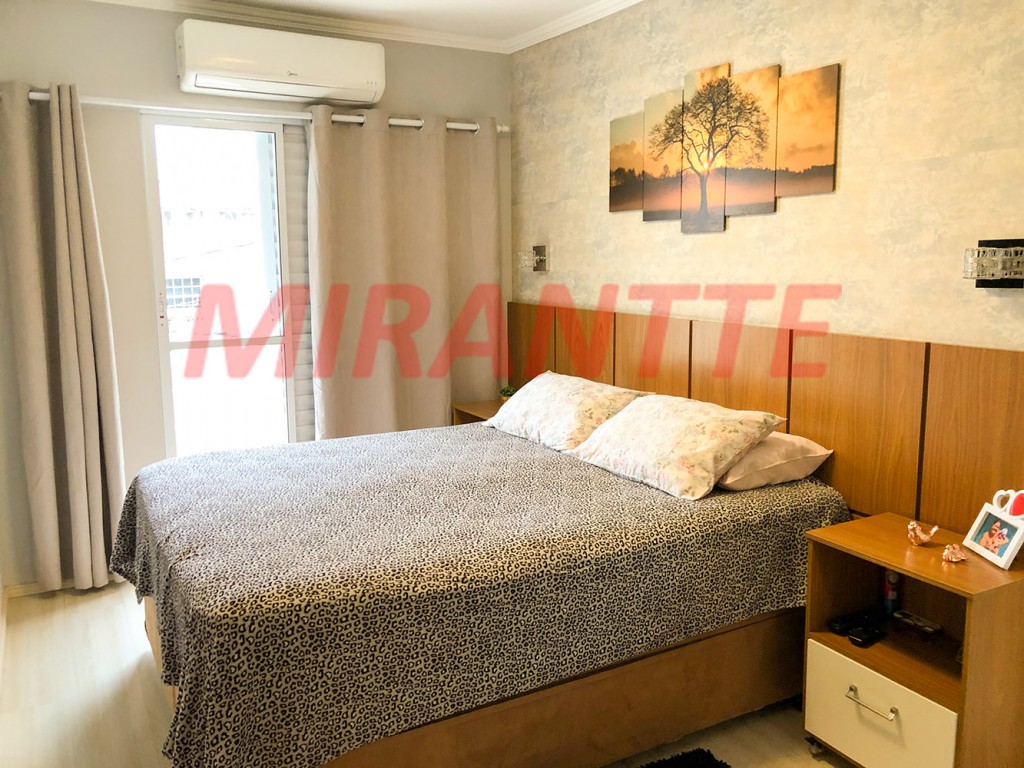 Sobrado de 216m² com 3 quartos em Água Fria