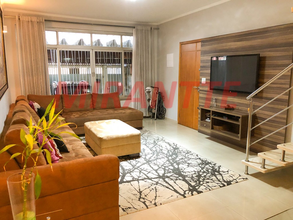 Sobrado de 216m² com 3 quartos em Água Fria