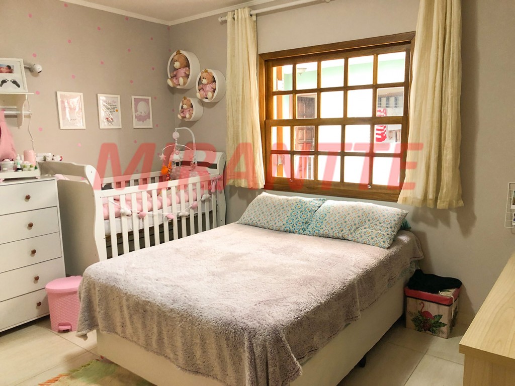 Sobrado de 216m² com 3 quartos em Água Fria