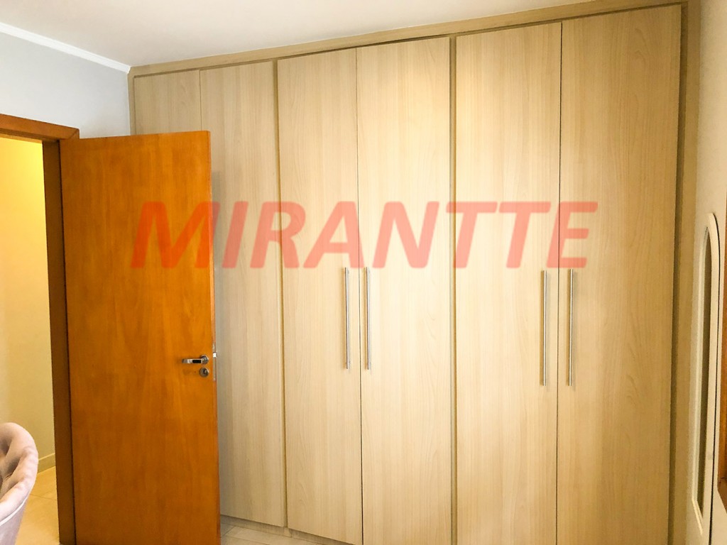 Sobrado de 216m² com 3 quartos em Água Fria