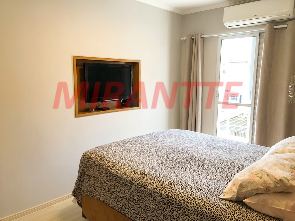 Sobrado de 216m² com 3 quartos em Água Fria