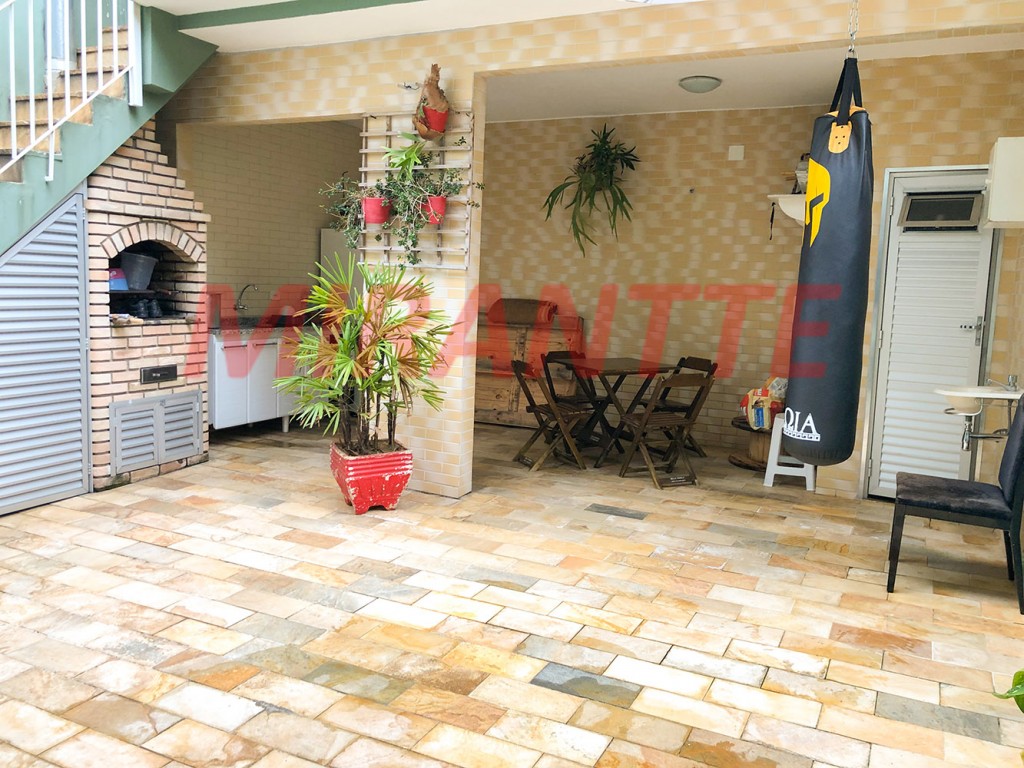 Sobrado de 216m² com 3 quartos em Água Fria