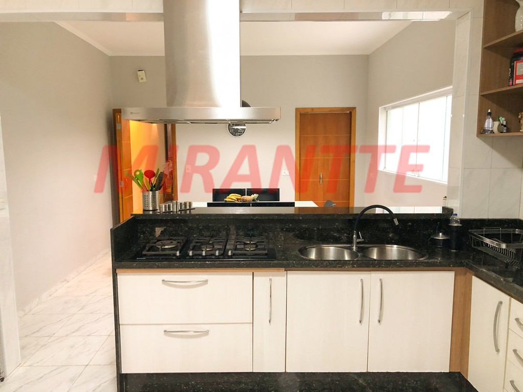 Sobrado de 216m² com 3 quartos em Água Fria