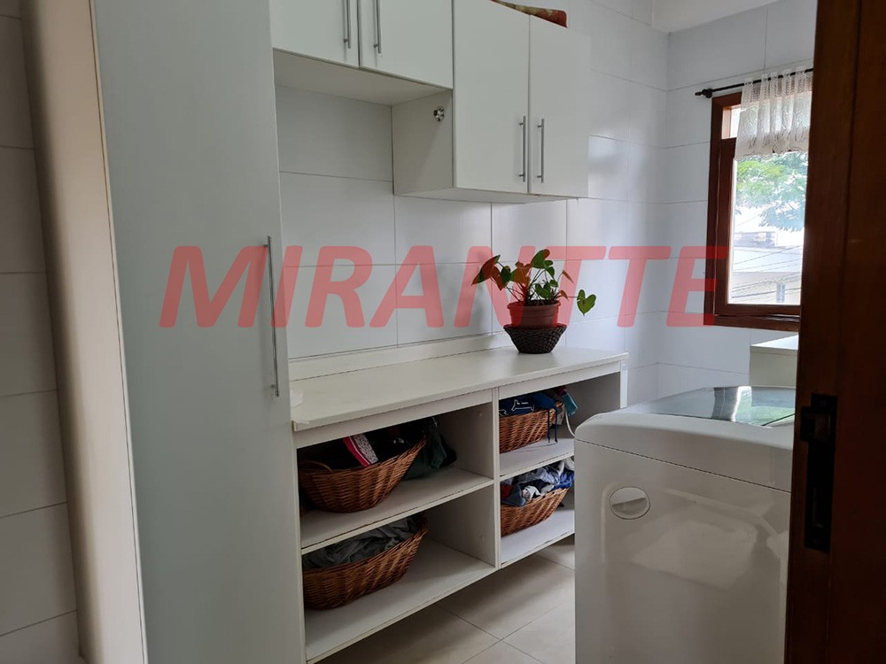 Sobrado de 360m² com 3 quartos em Horto Florestal