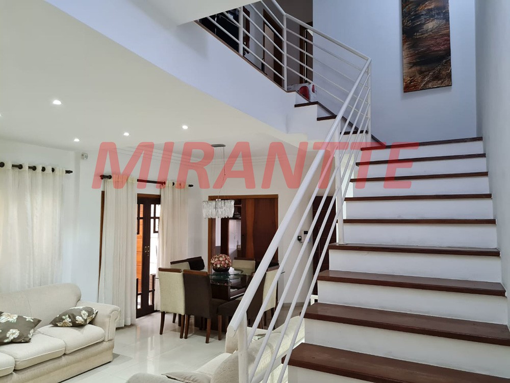 Sobrado de 360m² com 3 quartos em Horto Florestal