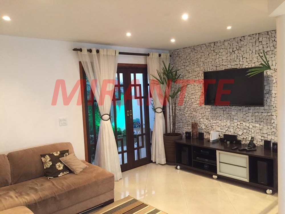 Sobrado de 360m² com 3 quartos em Horto Florestal