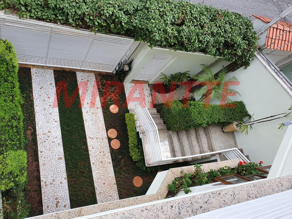 Sobrado de 360m² com 3 quartos em Horto Florestal