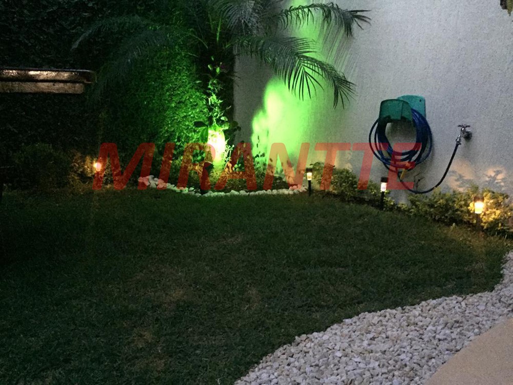 Sobrado de 360m² com 3 quartos em Horto Florestal