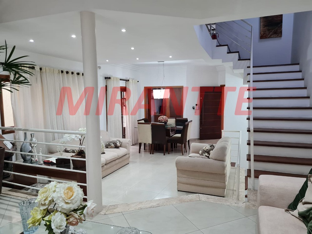 Sobrado de 360m² com 3 quartos em Horto Florestal