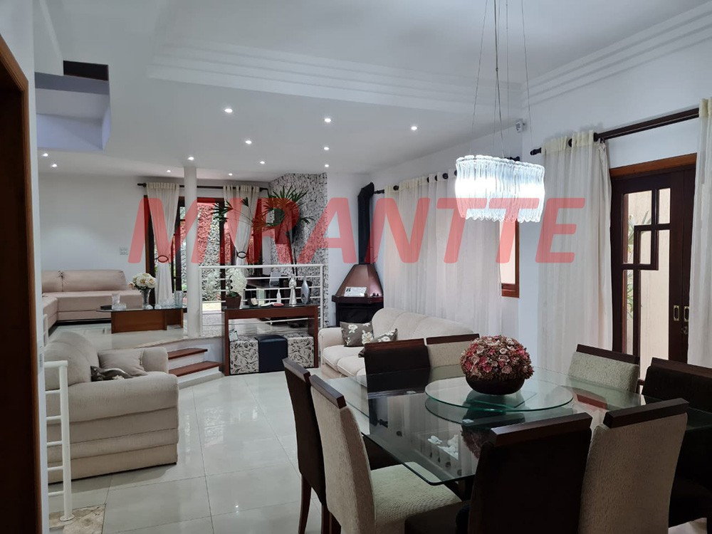 Sobrado de 360m² com 3 quartos em Horto Florestal