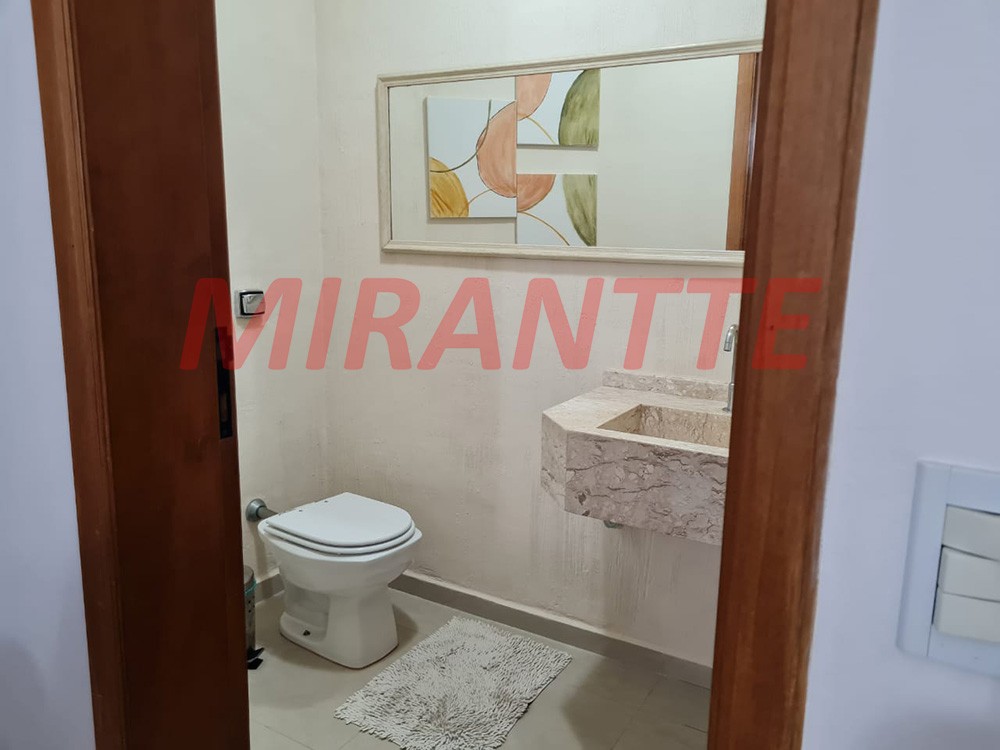 Sobrado de 360m² com 3 quartos em Horto Florestal