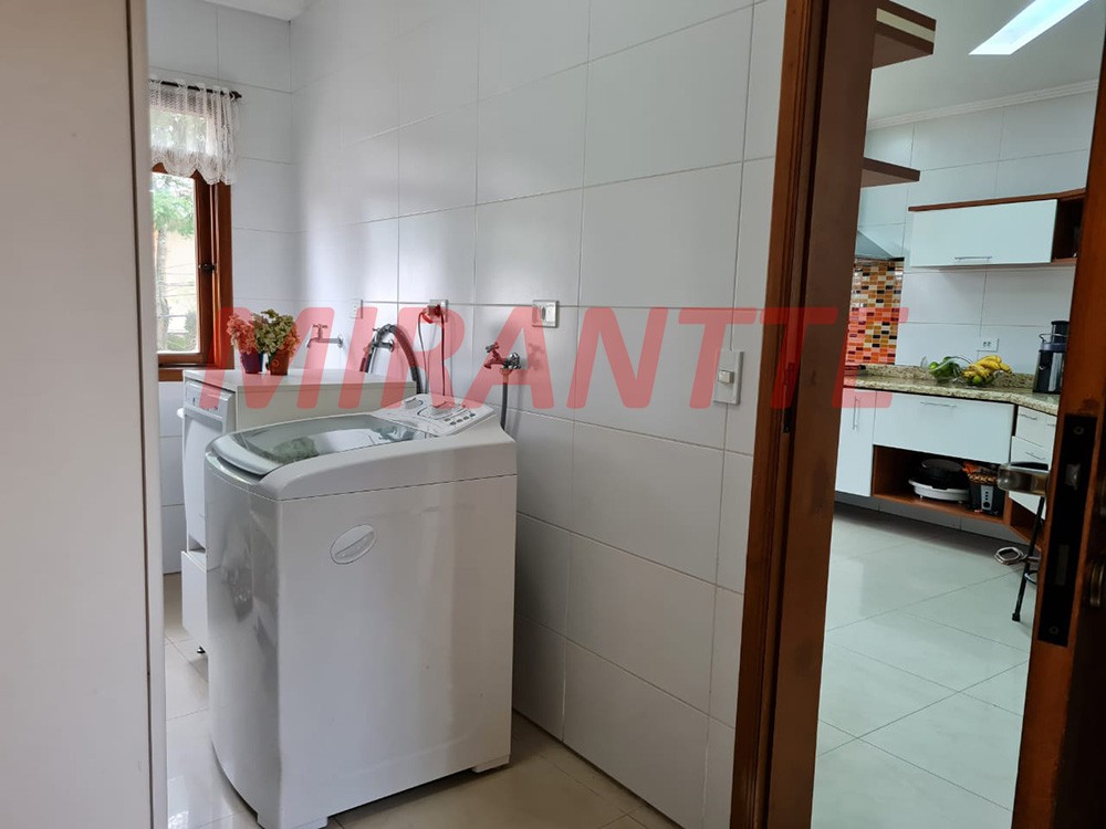 Sobrado de 360m² com 3 quartos em Horto Florestal