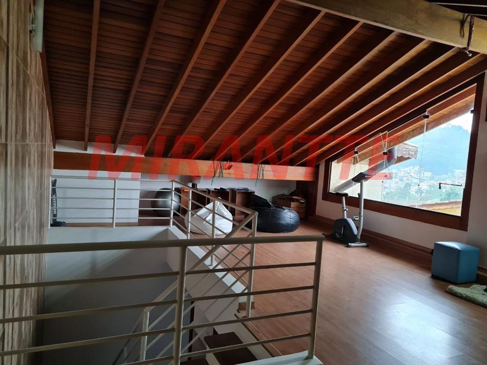 Sobrado de 360m² com 3 quartos em Horto Florestal