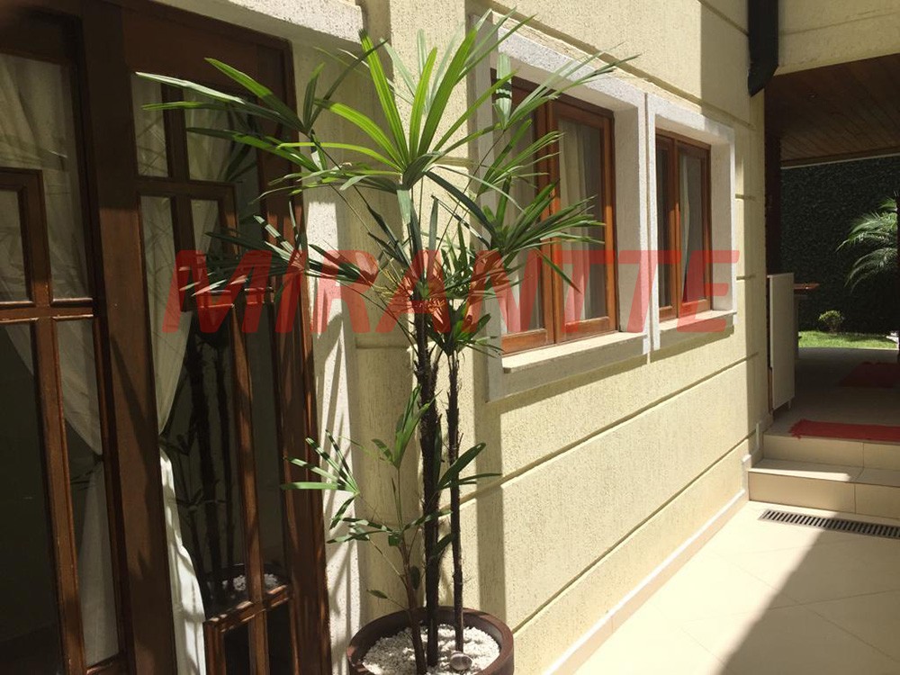 Sobrado de 360m² com 3 quartos em Horto Florestal