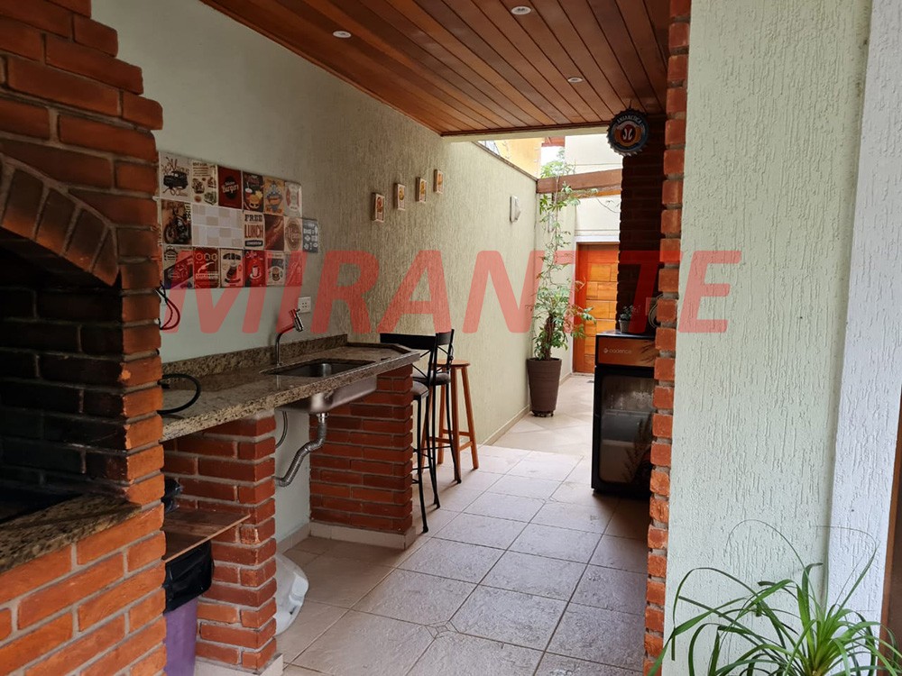 Sobrado de 360m² com 3 quartos em Horto Florestal