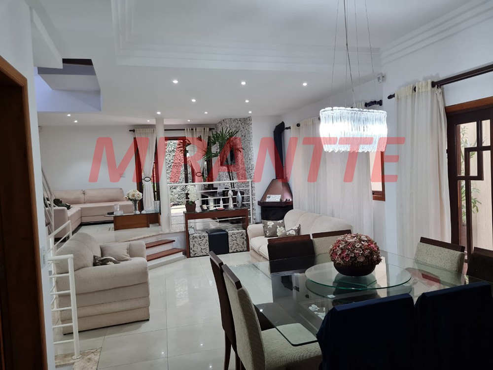Sobrado de 360m² com 3 quartos em Horto Florestal