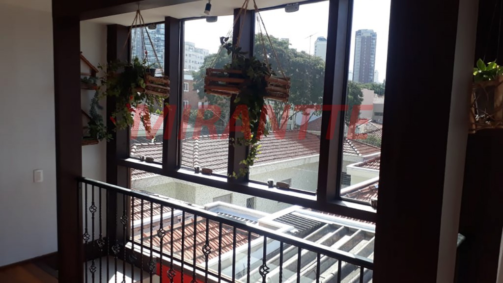 Sobrado de 195m² com 3 quartos em Aclimação