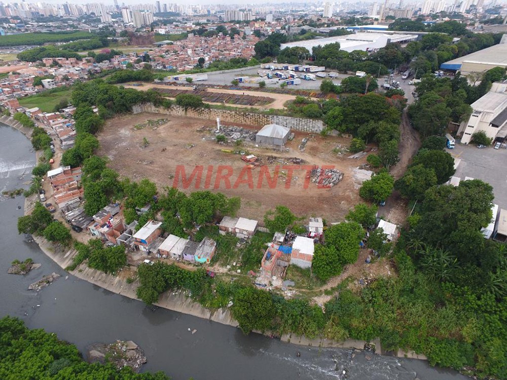 Terreno de 12600m² em Parque Novo Mundo