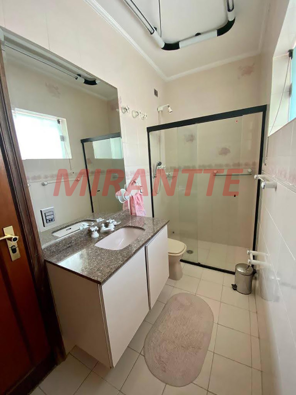 Sobrado de 250m² com 3 quartos em Jardim Oriental