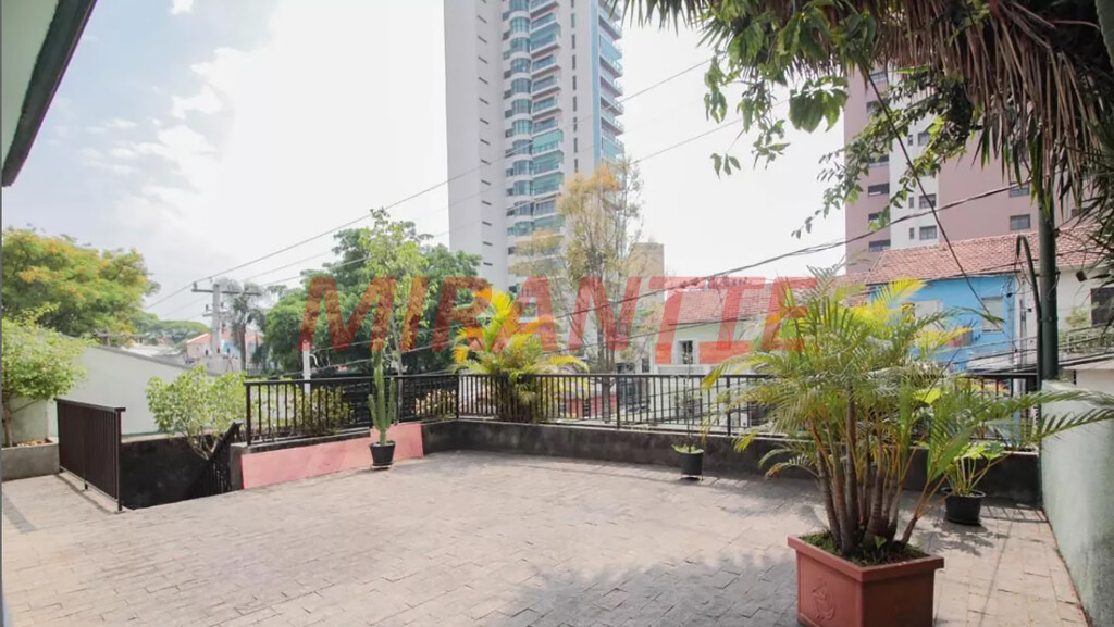 Sobrado de 360m² com 4 quartos em Água Fria