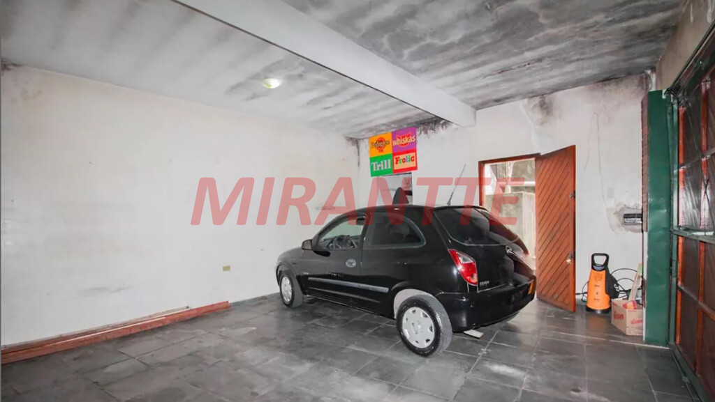 Sobrado de 360m² com 4 quartos em Água Fria