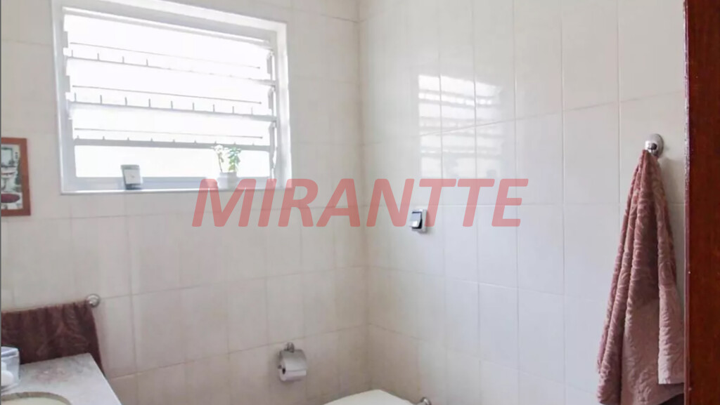 Sobrado de 360m² com 4 quartos em Água Fria