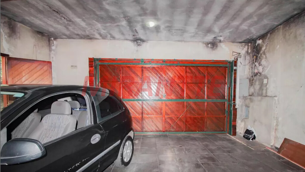 Sobrado de 360m² com 4 quartos em Água Fria
