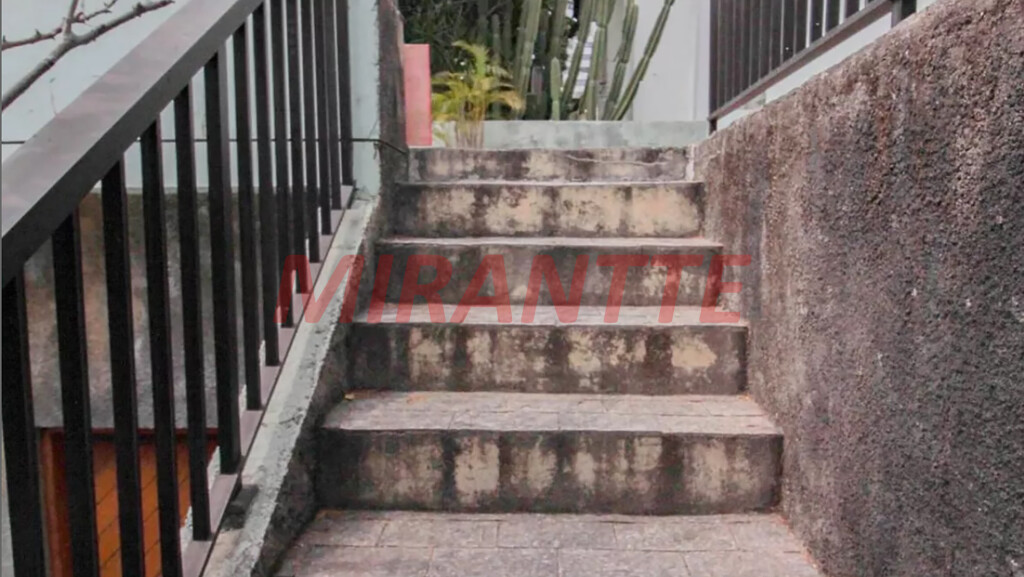 Sobrado de 360m² com 4 quartos em Água Fria