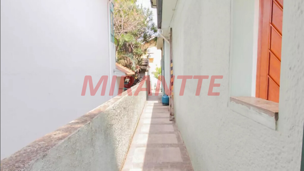 Sobrado de 360m² com 4 quartos em Água Fria
