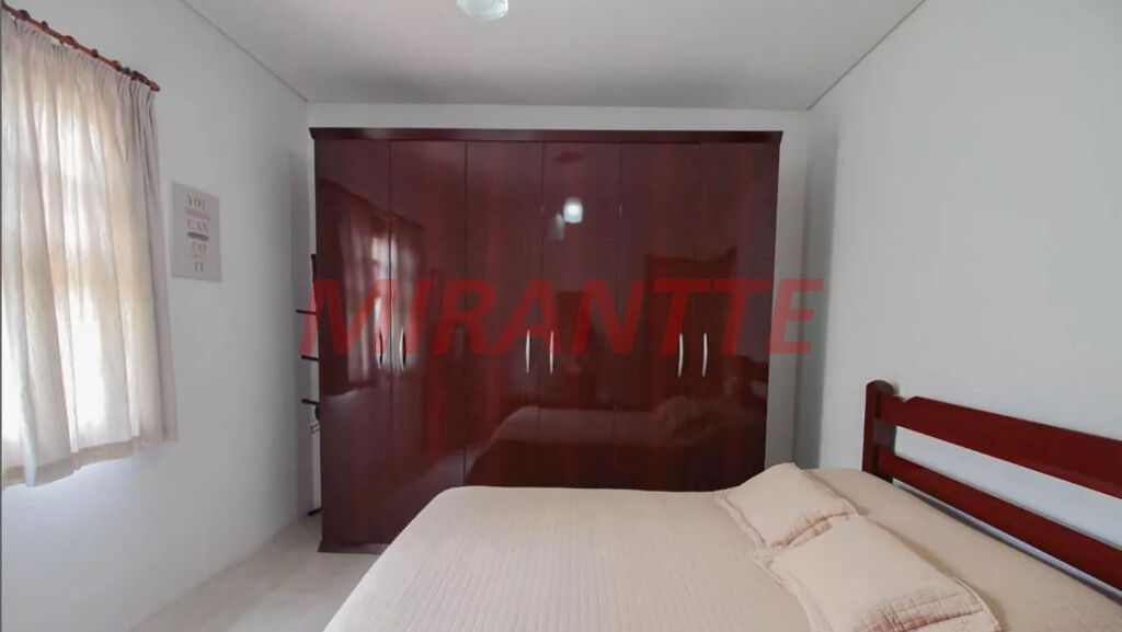 Sobrado de 360m² com 4 quartos em Água Fria